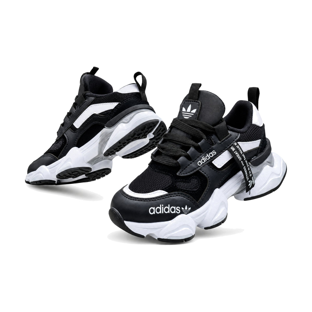 Adidas Fashion Dama color negro blanco — par en vista 3D, fondo blanco