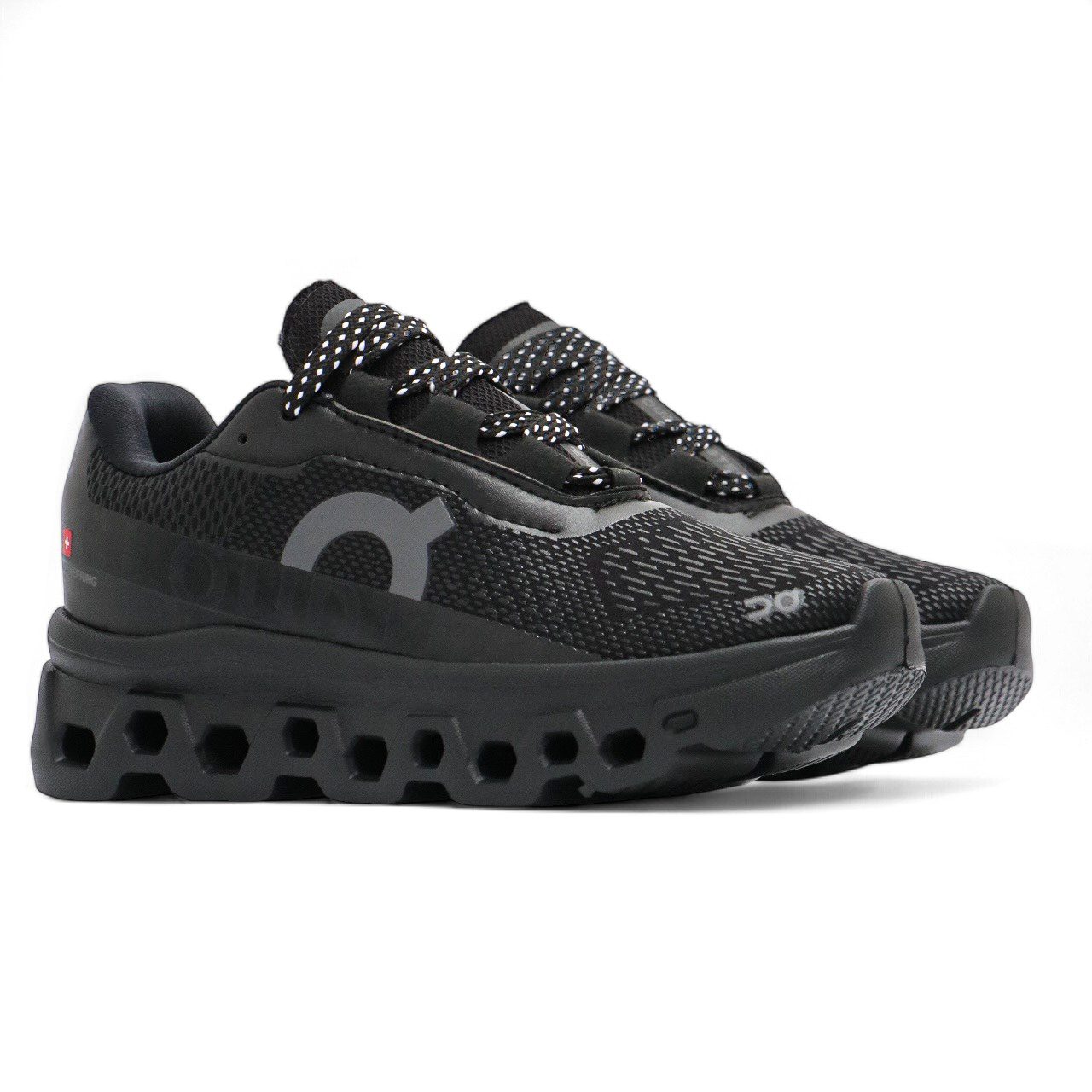 On Cloudmonster TODO NEGRO
