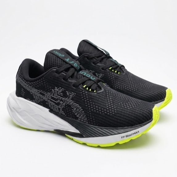 ASICS Novablast 5 NEGRO