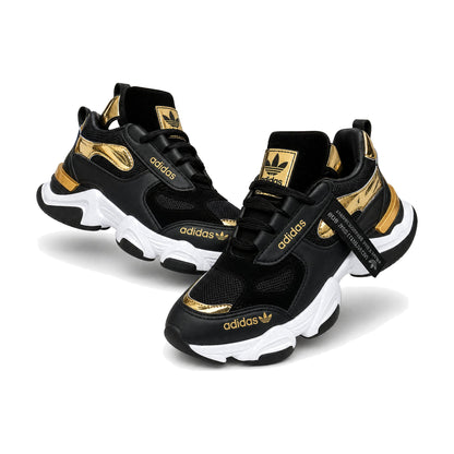Adidas Fashion Dama color negro dorado — par en vista 3D, fondo blanco