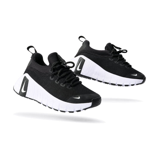 Tenis Run Falcon color negro blanco — par de tenis en vista 3D, fondo blanco
