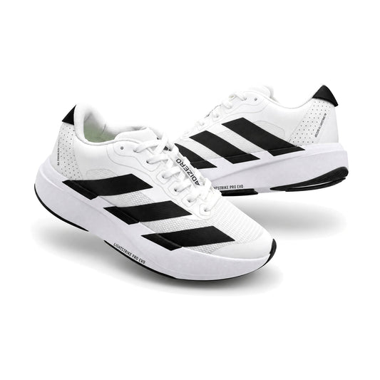 Adidas Adizero color blanco — par de tenis en vista 3D, fondo blanco
