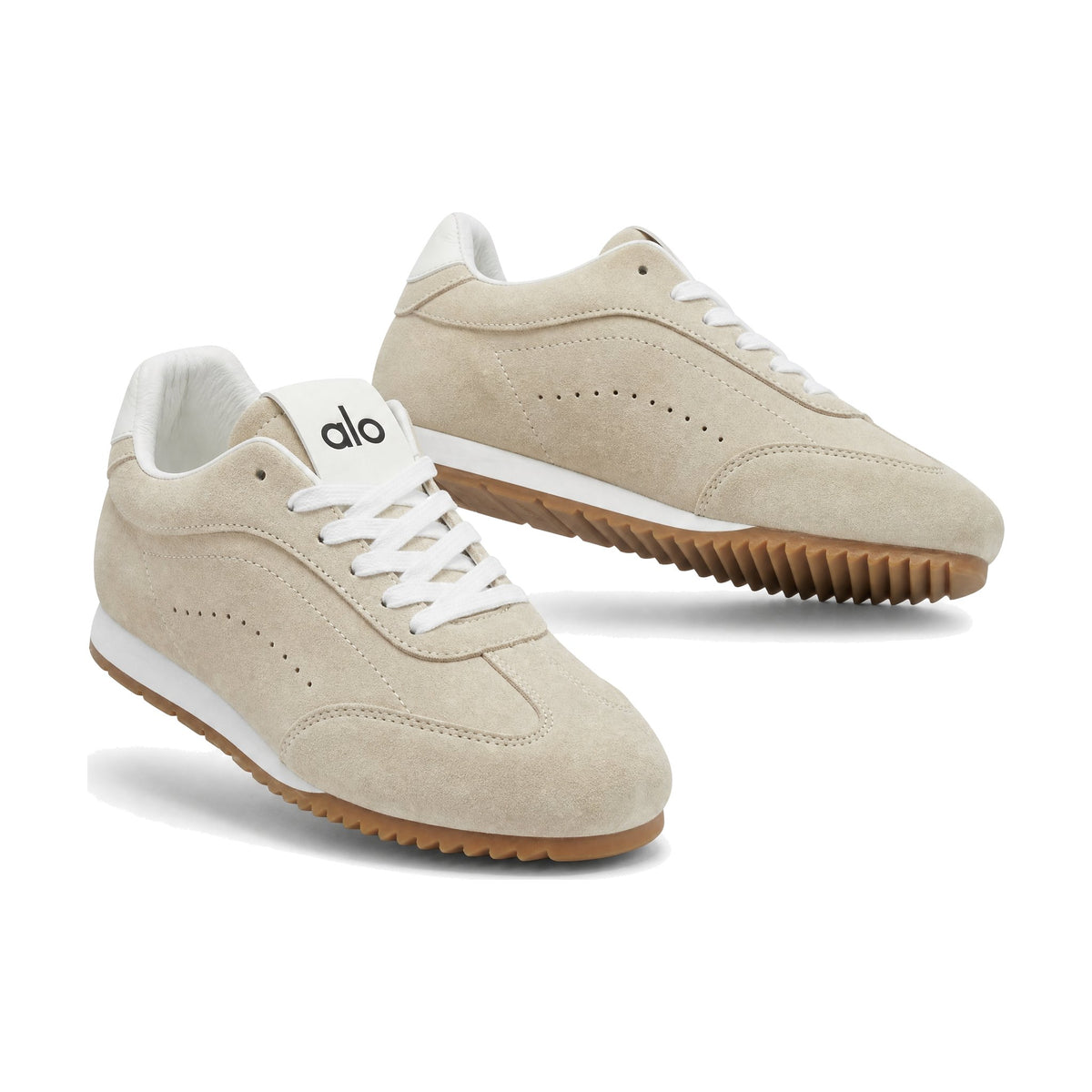 Deportivo Alo Y52 color beige — par en vista 3D, fondo blanco