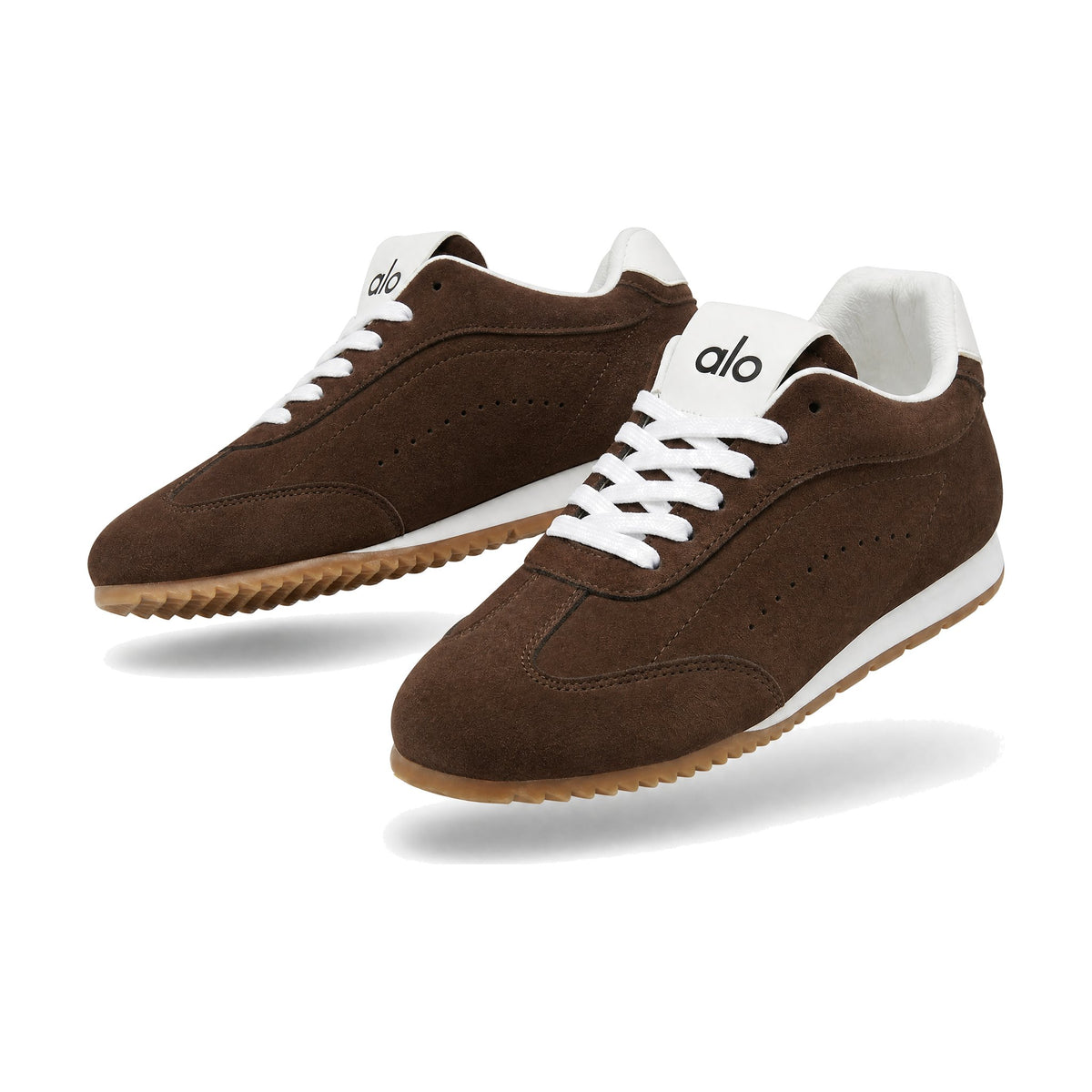 Deportivo Alo Y52 color cafe — par en vista 3D, fondo blanco