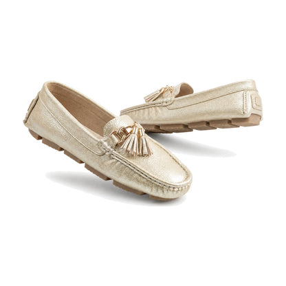 Mocasín Dama U08 color dorado — par en vista 3D, fondo blanco