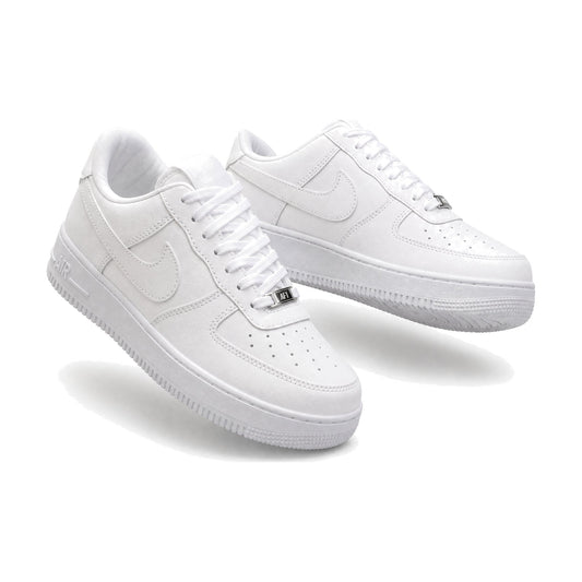 Nike Air Force One Blanco color blanco — par en vista 3D, fondo blanco