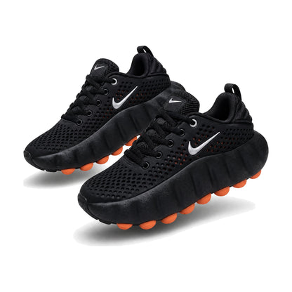 Nike Mind color negro — par en vista 3D, fondo blanco