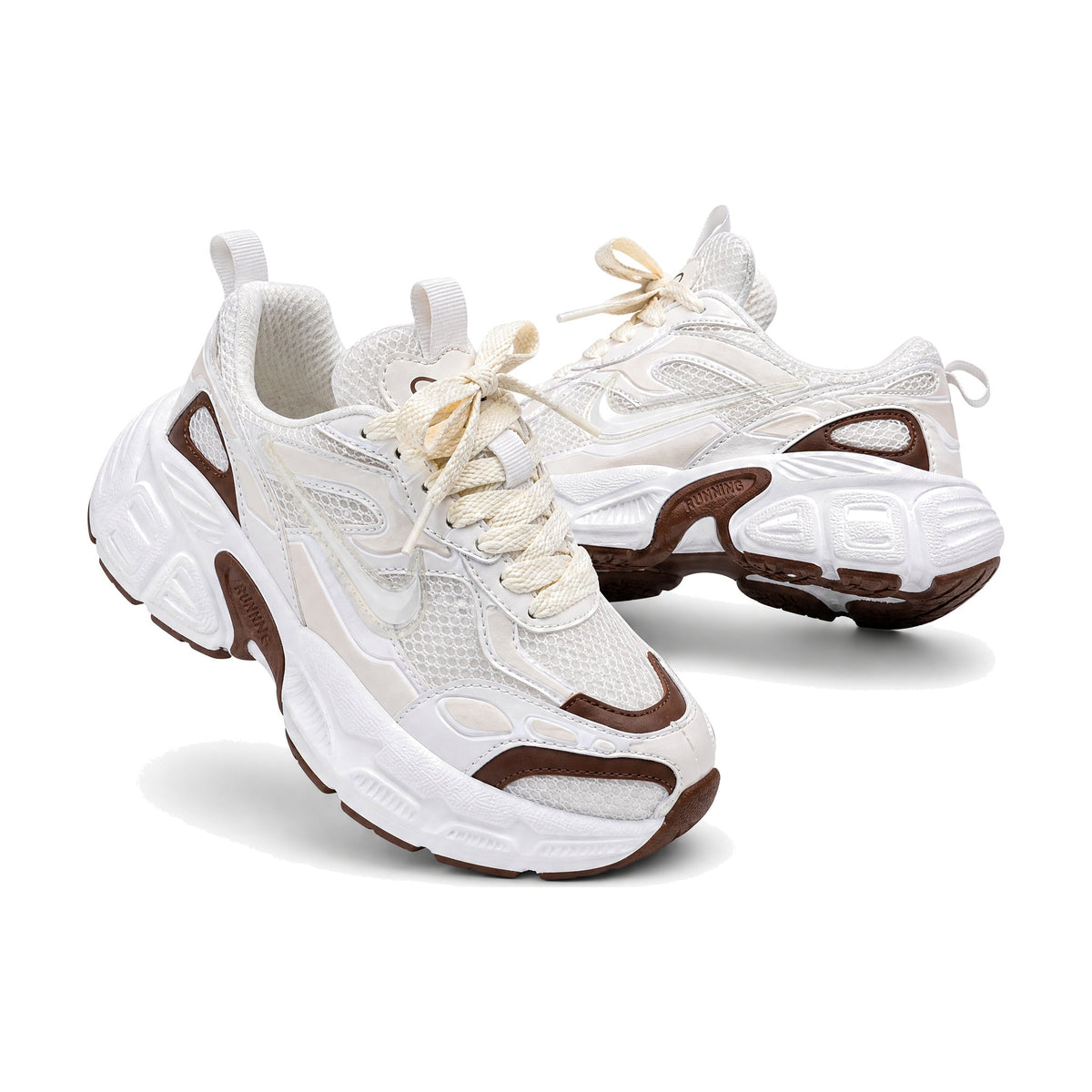 Nike V5 Dama color beige marron — par en vista 3D, fondo blanco
