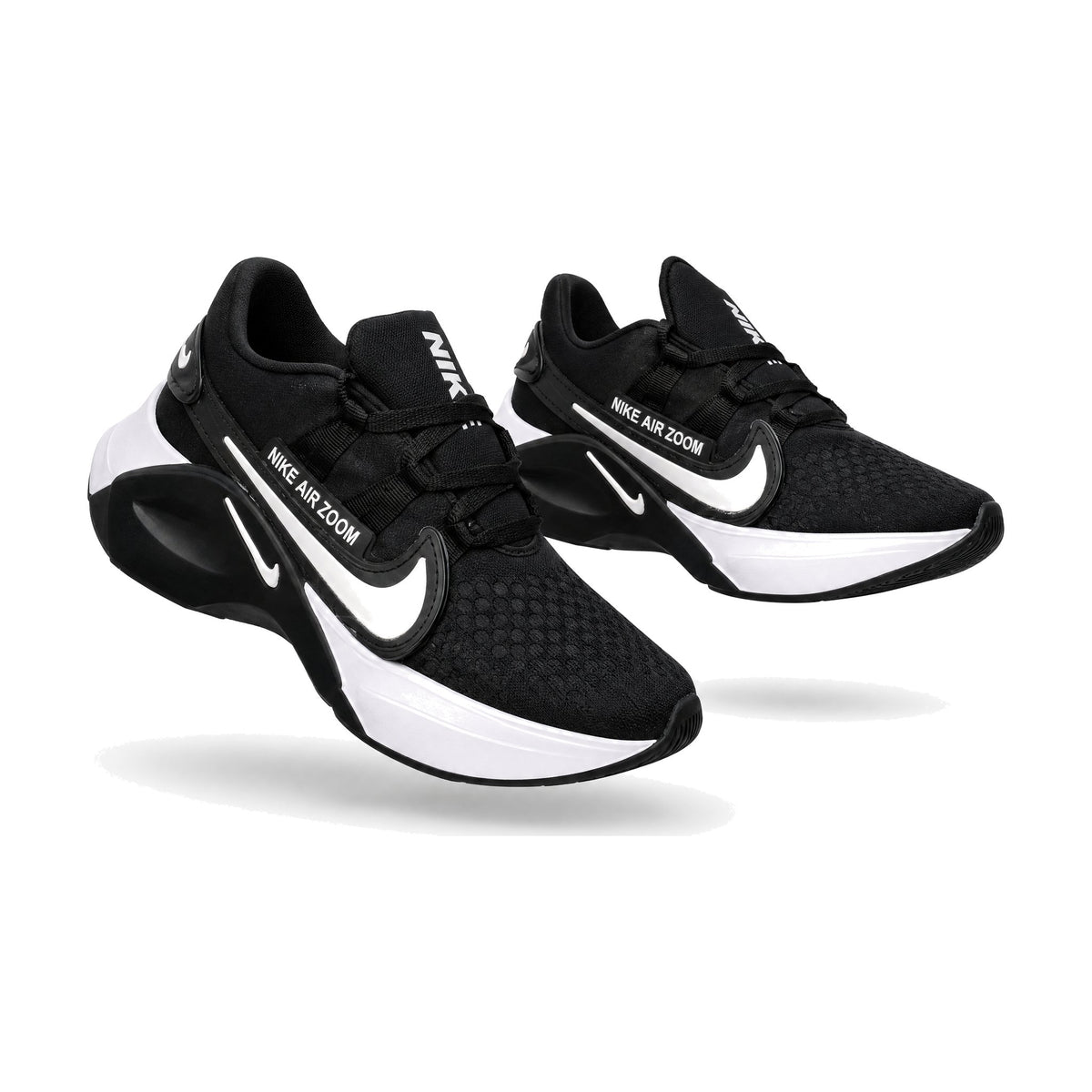 Nike Zoom J.C. Negro Blanco color negro blanco — par en vista 3D, fondo blanco