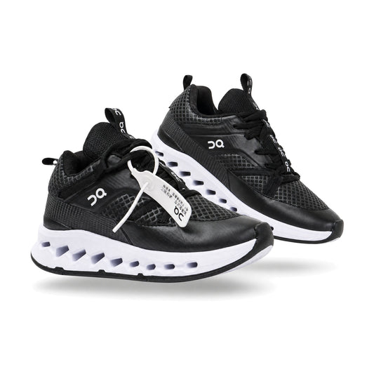 On Cloud Horizon color negro blanco — par de tenis en vista 3D, fondo blanco