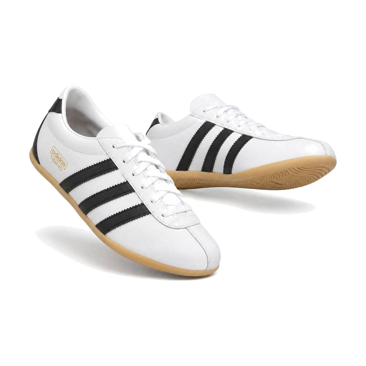 Adidas Tokio Y38 color blanco — par en vista 3D, fondo blanco