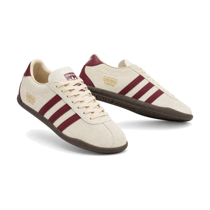 Adidas Tokio Y38 color talco vino — par en vista 3D, fondo blanco