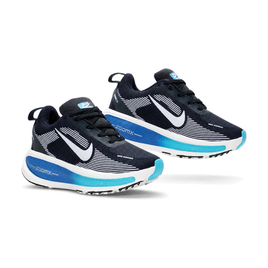 Nike Vomero 18 color azul — par de tenis en vista 3D, fondo blanco